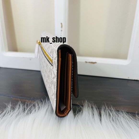 Michael Kors Jet Set Travel Large Trifold Wallet - Picture 6 of 16